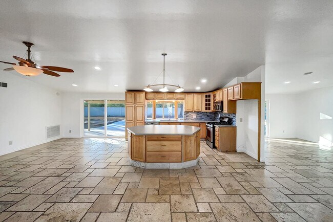 Building Photo - 6301 E Sweetwater Ave