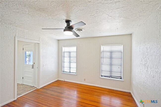 Building Photo - 268 E Mill St