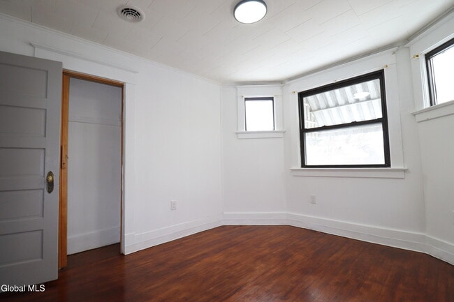 Building Photo - 442 Plymouth Ave