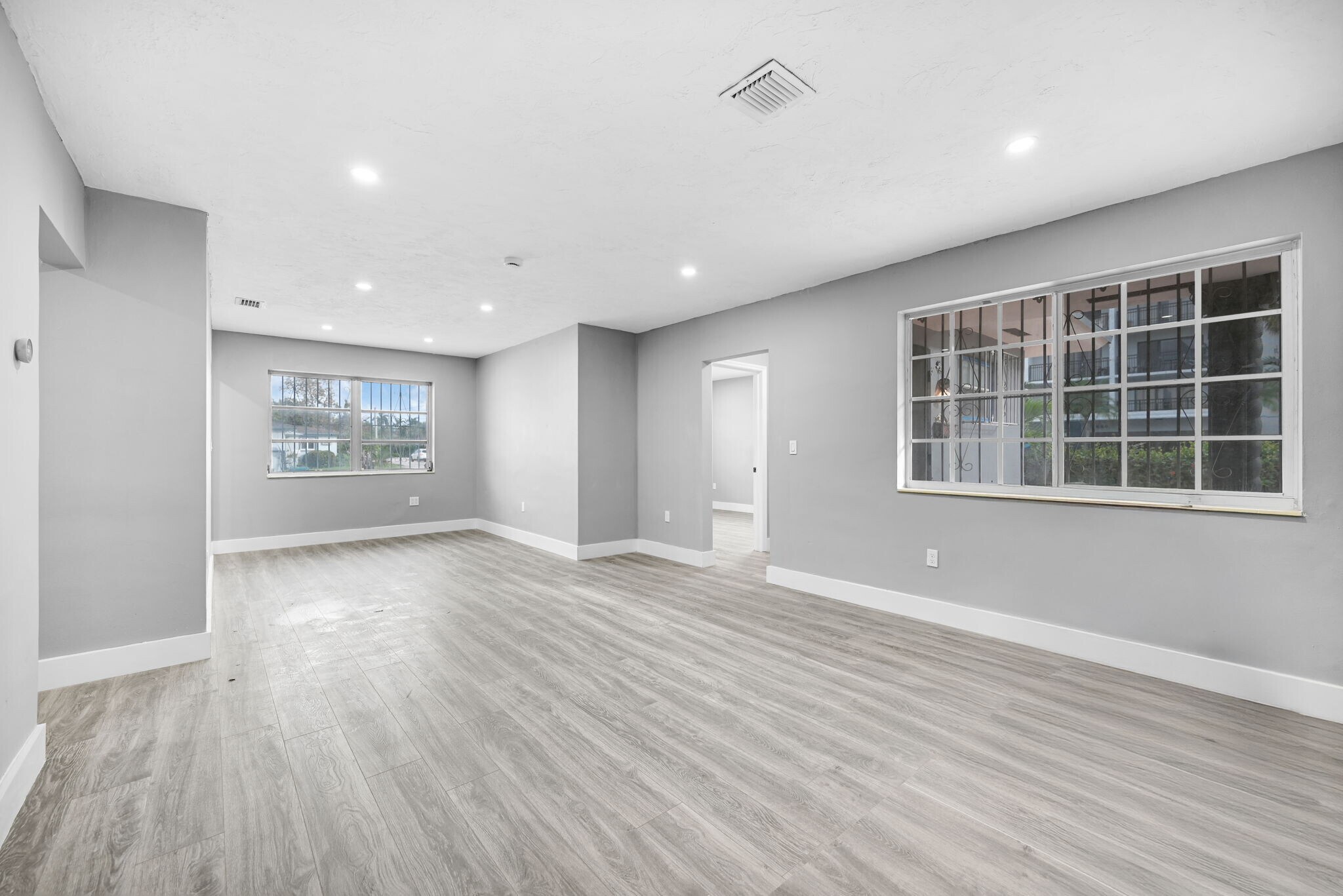 Building Photo - 645 NE 149th St