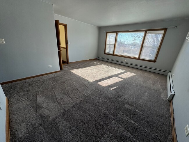 Building Photo - 8244 W Forest Preserve Ave