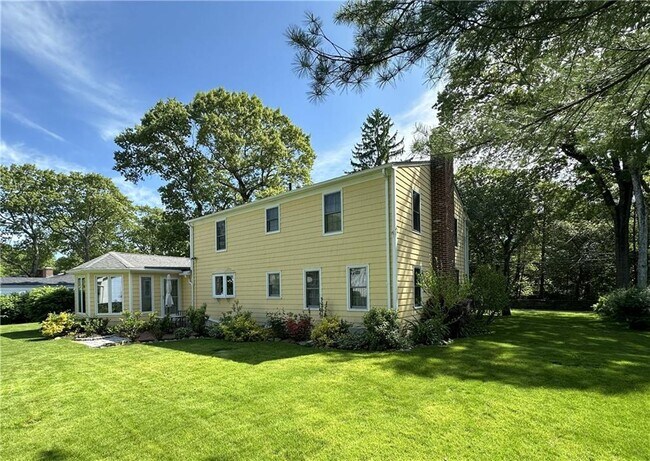 Building Photo - 449 Love Ln