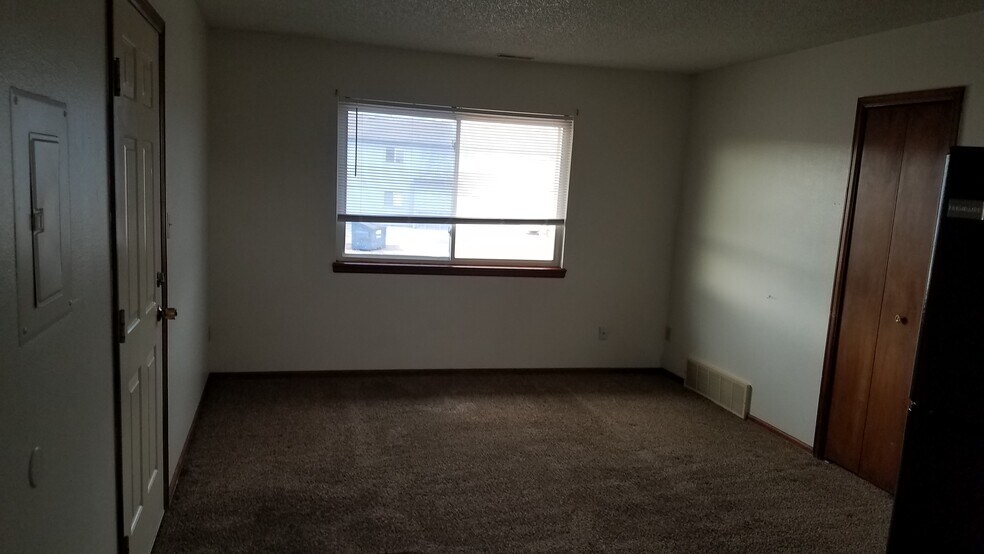 Living Room, West facing - 6646 Provincial Dr