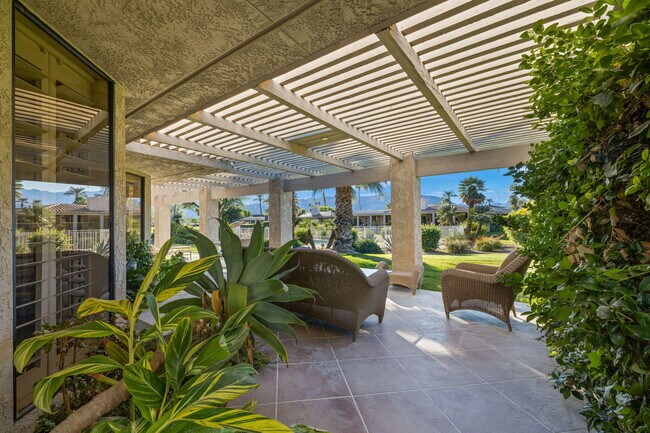 Building Photo - 5 Stanford Dr