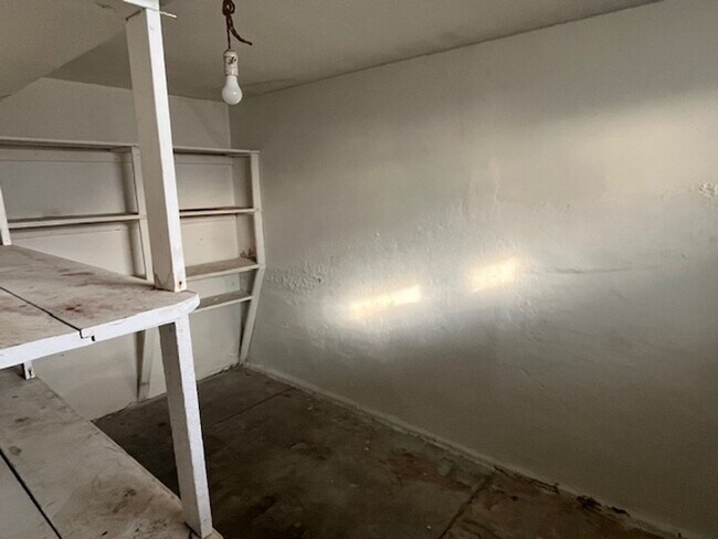 Building Photo - Renovated Bungalow