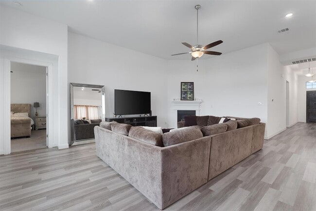 Building Photo - 504 Pulitzer Dr