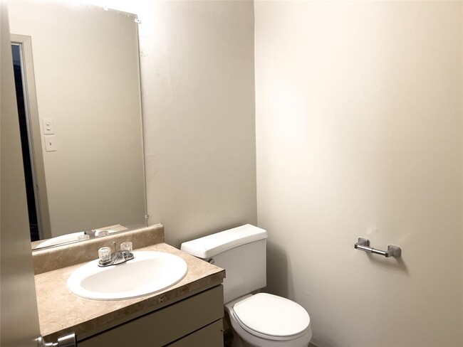Building Photo - 7206 Creekside Dr
