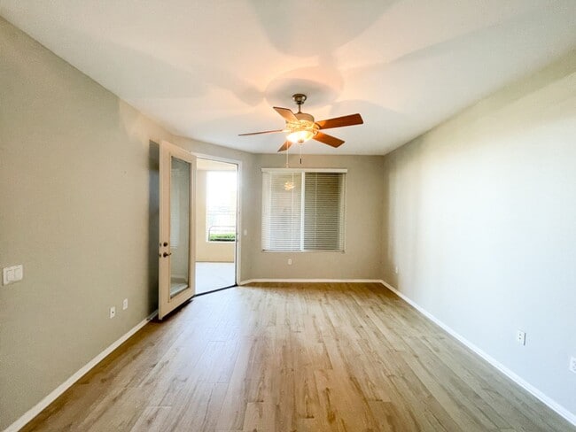 Building Photo - Beautiful first floor condo in Ocean Pointe with Lagoon views!!