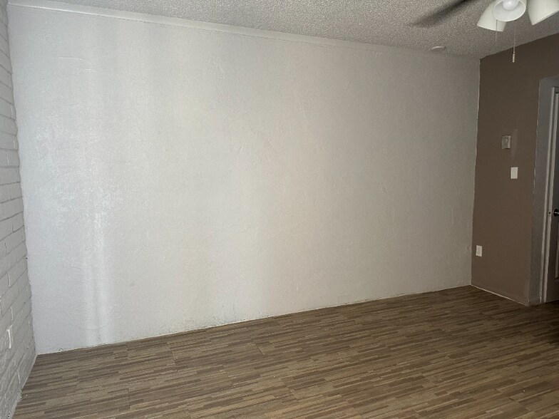 Building Photo - 1940 W University Dr