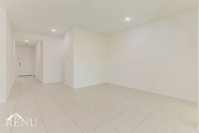 Building Photo - 35522 W San Capistrano Ave