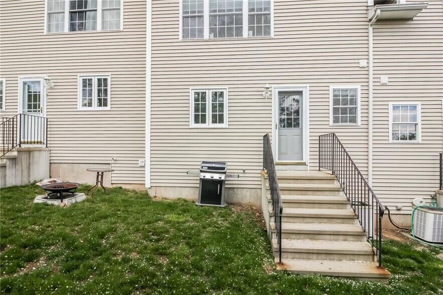 Building Photo - 2720 State St