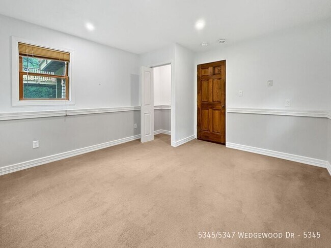 Building Photo - 5345/5347 Wedgewood Dr-5345
