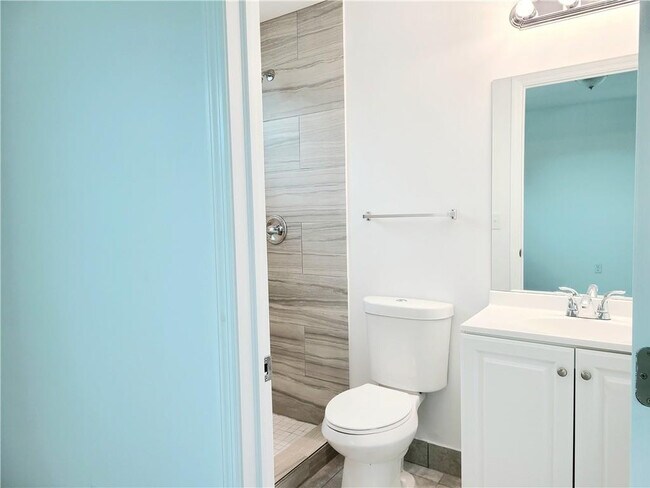 Building Photo - 2330 Taft St