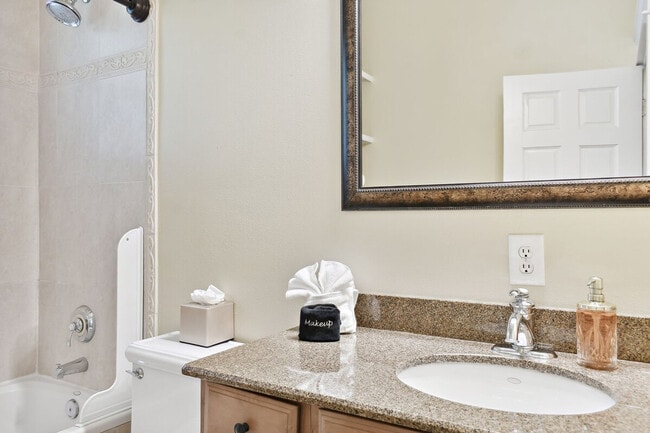 Building Photo - 607 S Orleans Ave