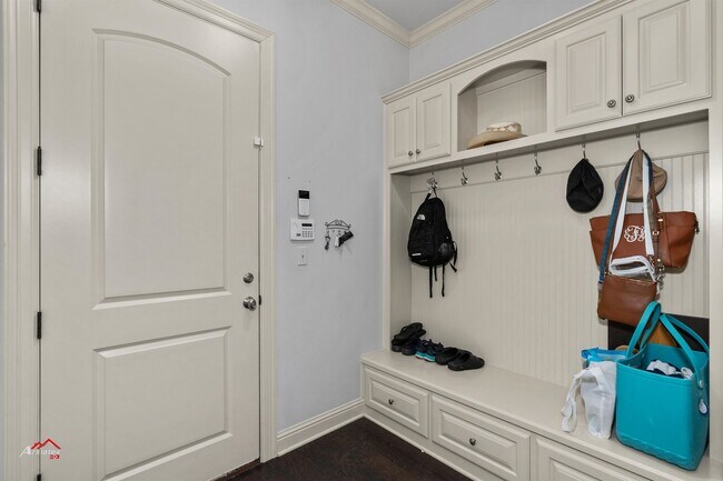 Building Photo - LUXURY LIVING IN THE PRESTIGIOUS PROVENANCE SUBDIVISION