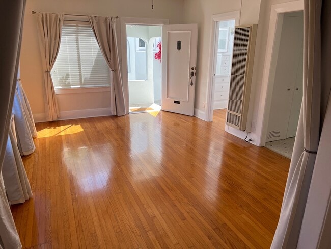 Building Photo - 218 Strand St