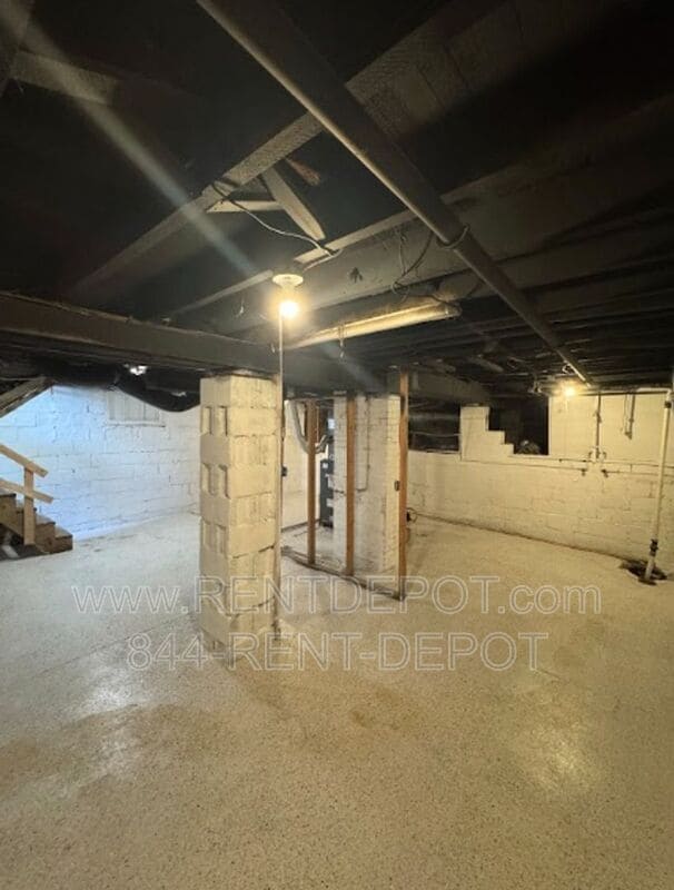 Building Photo - 1622 S Bedford Ave