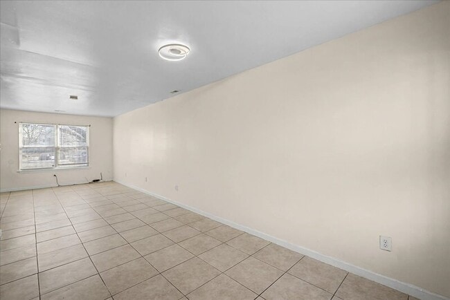 Building Photo - 511 S 6th St