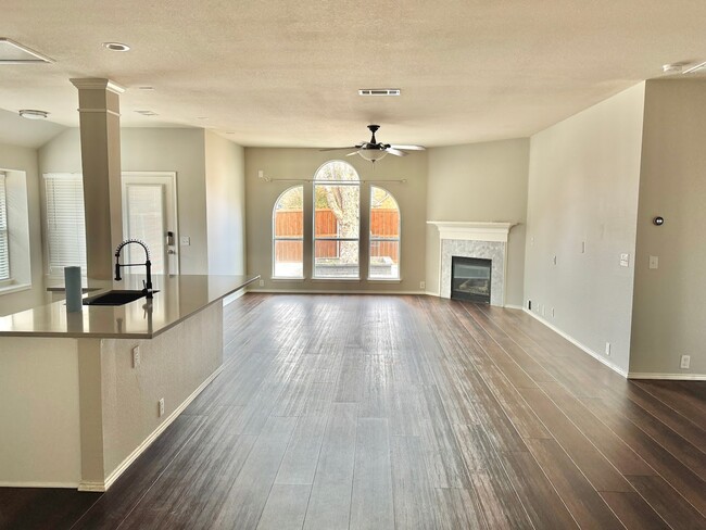 Building Photo - 2501 Nueces Cove