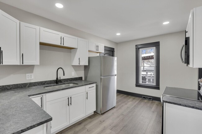Building Photo - 401 Miller Ave