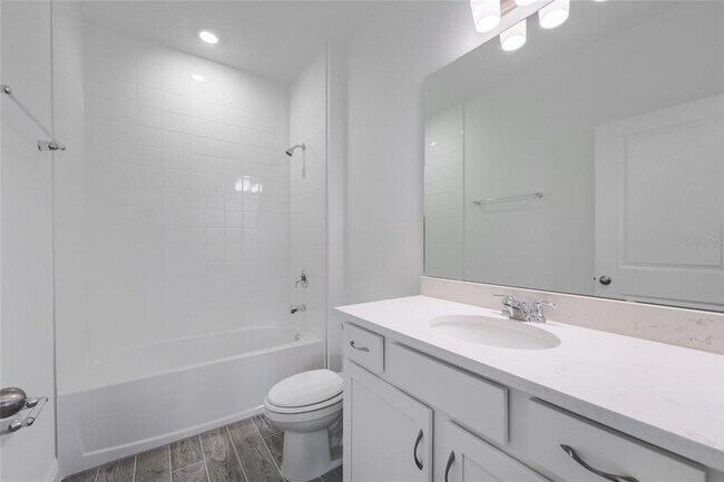 Building Photo - 2100 Maverick Ct