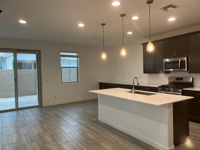 Building Photo - 9922 E Tahoe Ave