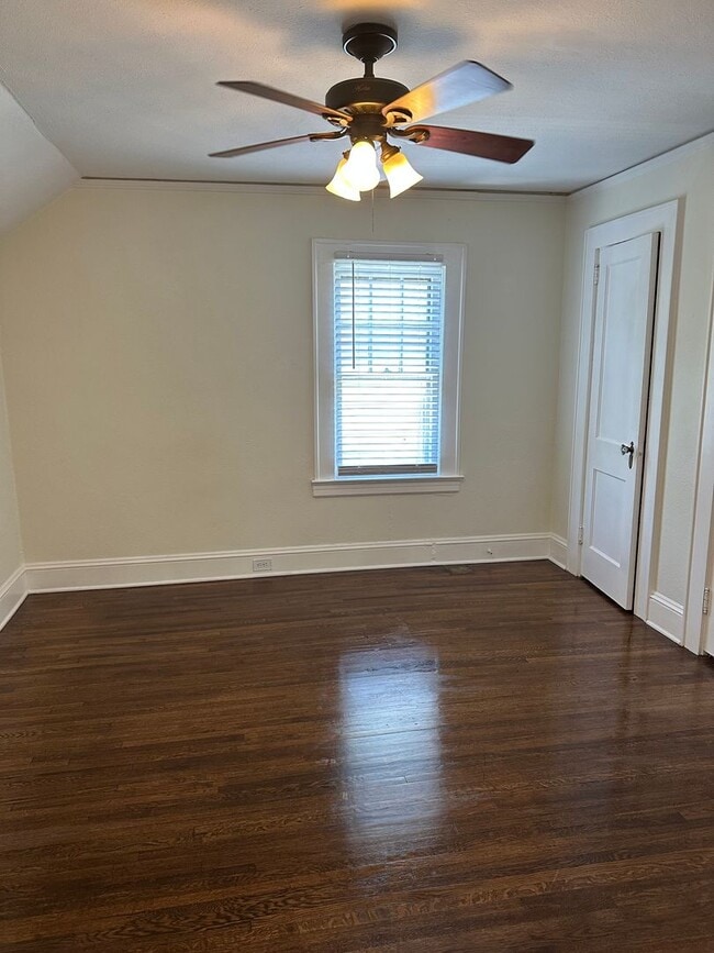 Building Photo - Three bedroom, three bath house in West En...