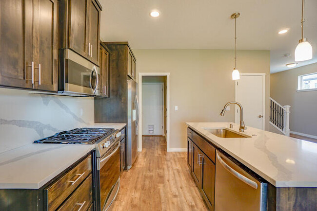 Building Photo - NEWER FOUR BEDROOM NEAR HAZEL DELL