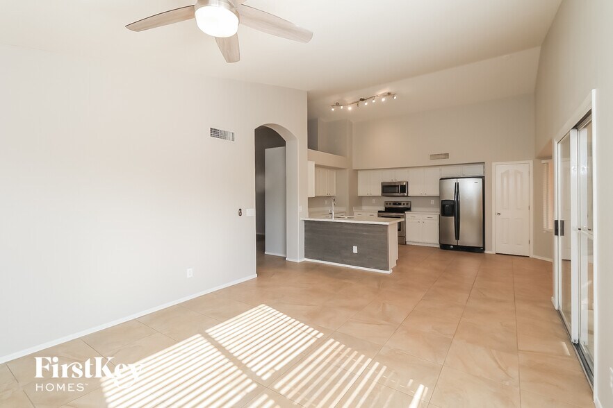 Building Photo - 12557 W Holly St