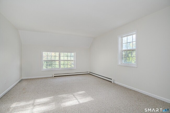 Building Photo - 54 Farview Dr