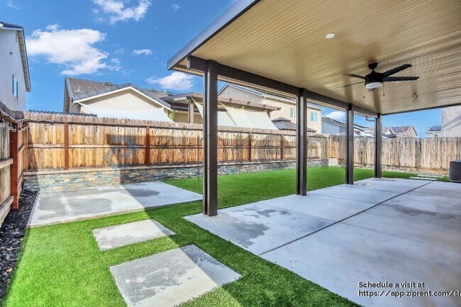 Building Photo - 823 Blue Oak Lane W