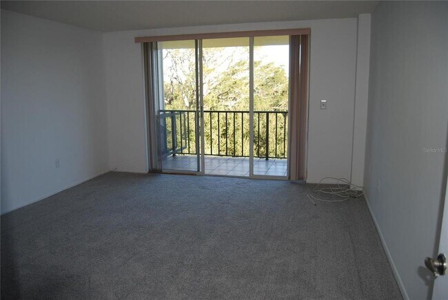 Building Photo - 2699 Seville Blvd