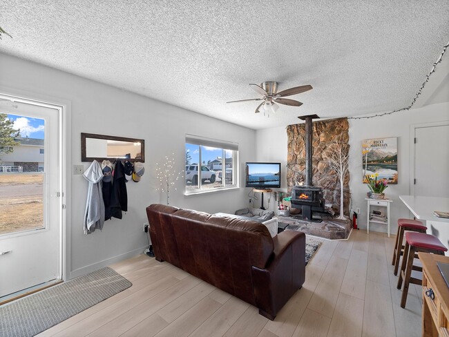 Building Photo - Adorable 2 Bedroom, 1 Bathroom Updated Home in Cheyenne!