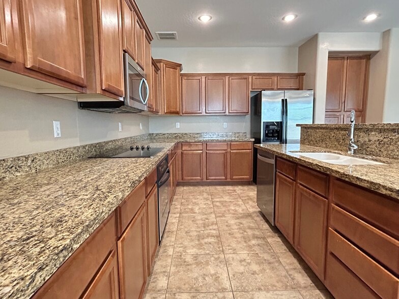 Building Photo - 300 W Wisteria Pl