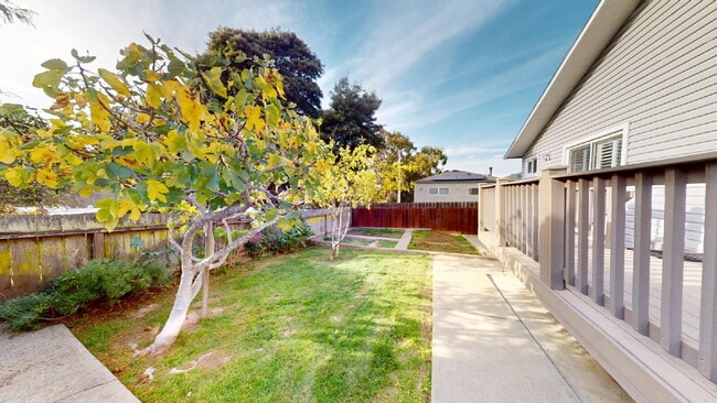 Building Photo - Modern Comfort Meets Everyday Convenience ...