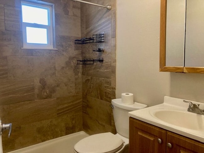 Building Photo - 1 bedroom, 1 bath apartment