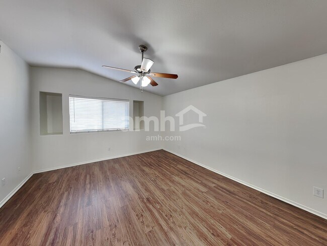 Building Photo - 5361 W Huntington Dr