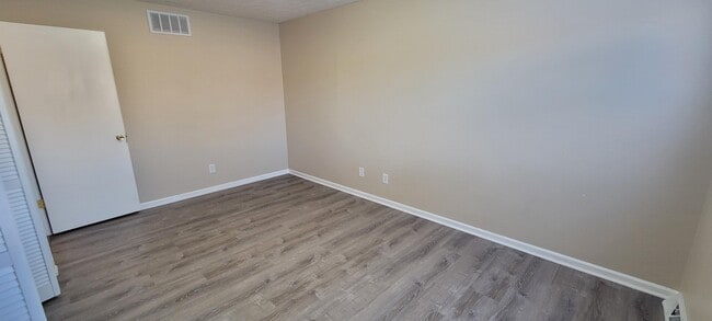 Building Photo - 404 Chapman Ct