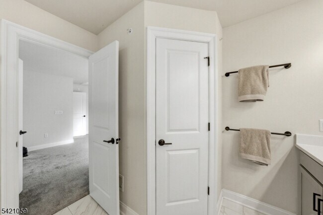 Building Photo - 12 Marigold Ct