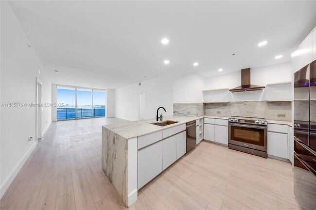 Building Photo - 7901 Hispanola Ave