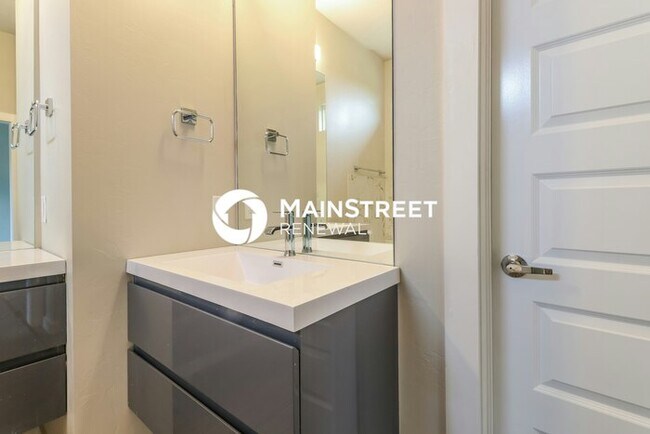 Building Photo - 3 Bedroom Pet-Friendly Home in Oklahoma City, OK with Main Street Renewal