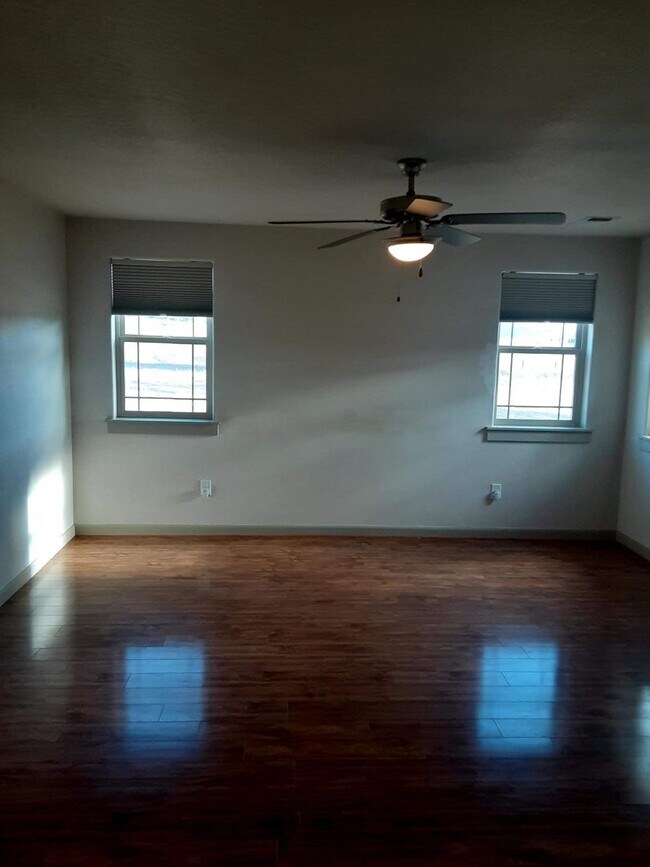 Building Photo - 3 Bedroom 2 Bath House with 7 Acres Horse Property