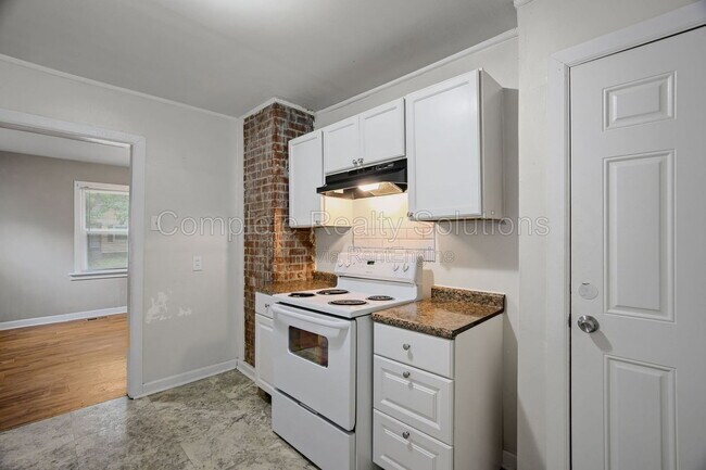 Building Photo - 449 S Dade Ave