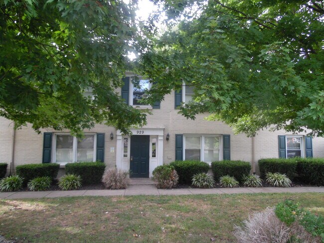 Primary Photo - 921 N Broadway