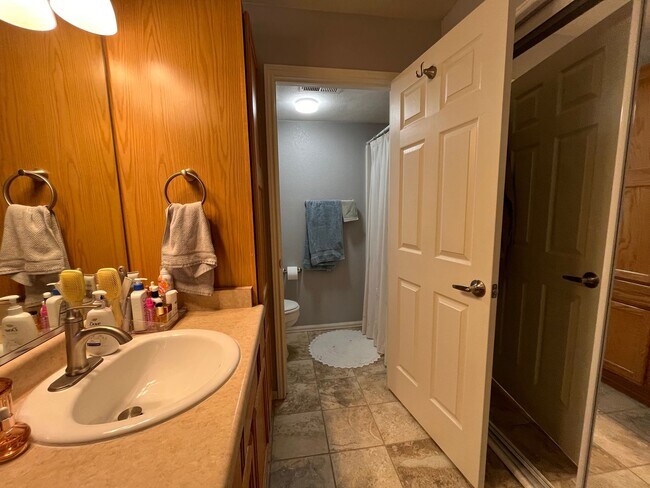 Building Photo - Beautiful Condo in Greeley