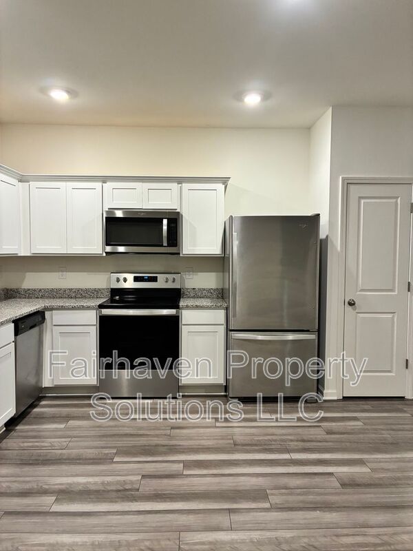 Building Photo - 1050 Paddington Dr