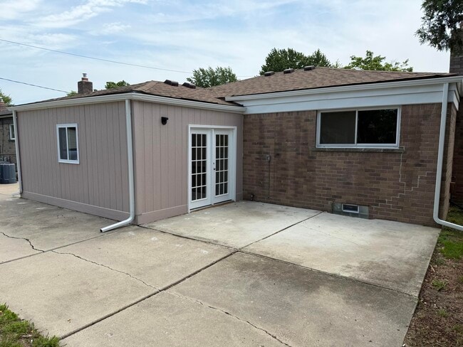 Building Photo - 11809 McKinley Dr