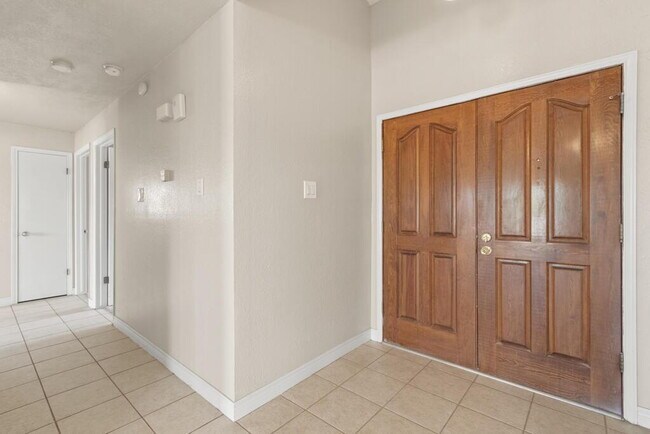 Building Photo - 926 Agua Caliente Dr