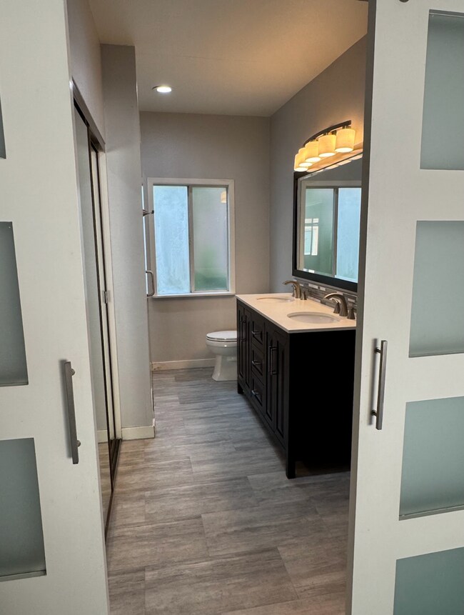 Building Photo - Beautiful 2-Bedroom Townhome in Stevenson Ranch!