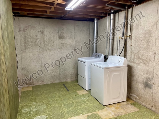 Building Photo - 1313 Fairview Dr